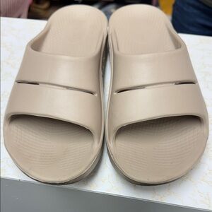 OOFOS Women's Slip-On Athletic Slides in Light Tan